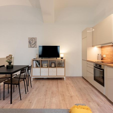 Eclectic And Design Duplex In Prague Apartment Exterior photo