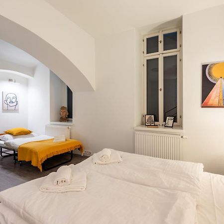 Eclectic And Design Duplex In Prague Apartment Exterior photo
