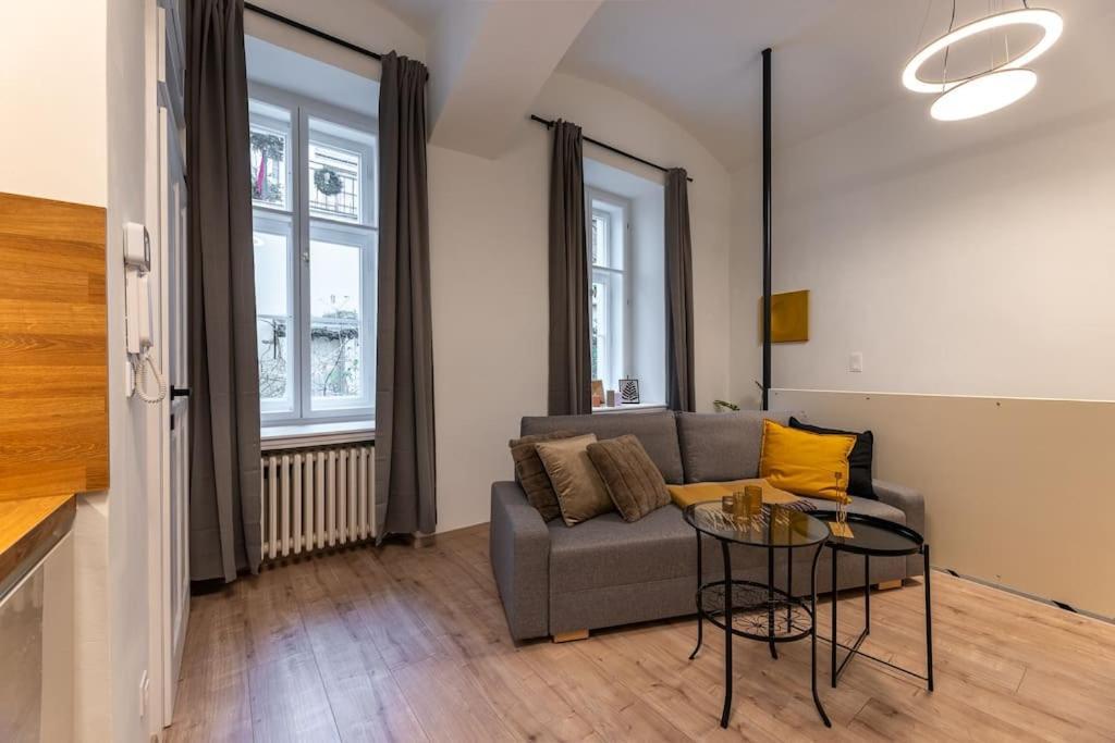 Eclectic And Design Duplex In Prague Apartment Exterior photo